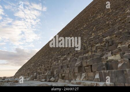 The Great Pyramid of Giza (also known as the Pyramid of Khufu or the Pyramid of Cheops) is the oldest and largest of the three pyramids in the Giza py Stock Photo