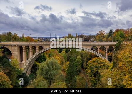 Aerial view of the Adolphe or New Bridge across the Petrusse river in the UNESCO World Heritage Site old town, the city of Luxembourg in the fall Stock Photo