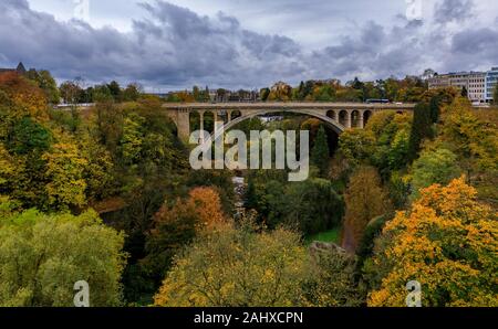 Aerial view of the Adolphe or New Bridge across the Petrusse river in the UNESCO World Heritage Site old town, the city of Luxembourg in the fall Stock Photo