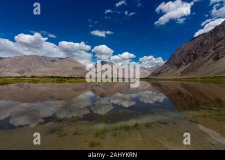 File:Beautiful reflecation of cluds on mountain in nubra valley