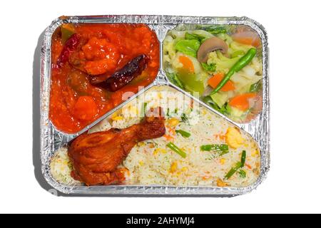 https://l450v.alamy.com/450v/2ahymj4/the-food-warmer-aluminum-foil-rectangular-disposable-parcel-lunch-box-thai-and-chinese-style-meal-take-away-delivery-450ml-3-parts-foil-container-2ahymj4.jpg