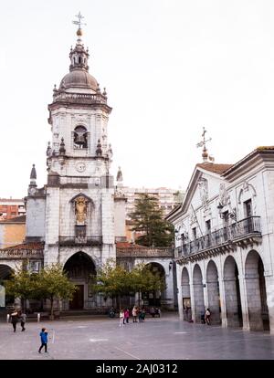 Ayuntamiento e iglesia de San Bartolomé. Elgóibar. Guipúzcoa. País