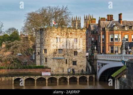 YORK ENGLAND THE LENDAL TOWER AND THE LENDAL BRIDGE OVER THE RIVER OUSE Stock Photo