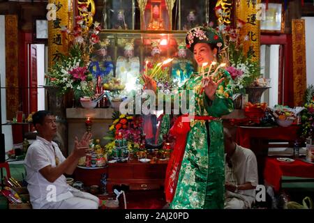 Mau Son Taoist temple, woman at Taoist ceremony, ritual of offerings, Sapa, Vietnam, Indochina, Southeast Asia, Asia Stock Photo