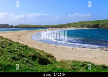 White sand shell tombolo, beach of St. Ninian's Ayre, St. Ninian's Isle, Bigton, South Mainland, Shetland Isles, Scotland, United Kingdom, Europe Stock Photo