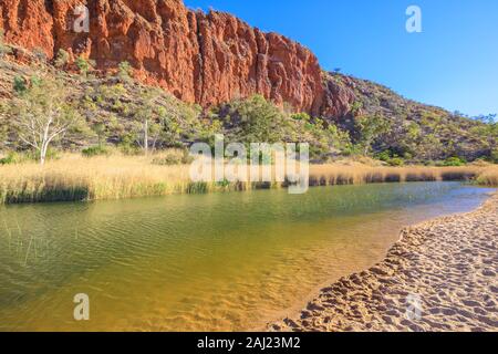 White sand at shoreline of waterhole at Glen Helen Gorge on Finke River in the dry season, West MacDonnell Ranges, Northern Territory, Australia Stock Photo