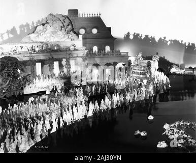 JOHN HARKRIDER 's Paper Revolving Main Titles for SHOW BOAT 1936 director JAMES WHALE novel Edna Ferber music JEROME KERN lyrics OSCAR HAMMERSTEIN II Universal Pictures Stock Photo