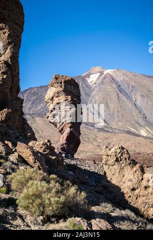 Unique rock formation known as 'Roque Cinchado' in Teide National Park, Tenerife,Spain. The view was featured on the old Spanish 1000 pesos note. Stock Photo