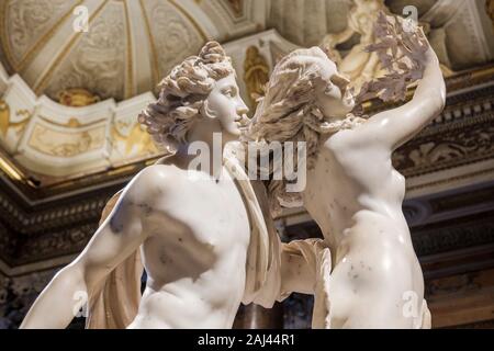 Italian art, Daphne metamorphosis, Apollo and Daphne marble sculpture ...