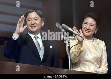 Tokyo Japan. 2nd Jan, 2020. For the first time as Japans monarch, Emperor Naruhito waves to a huge throng of flag-waving well-wishers from the Imperial Palace balcony on Thursday, January 2, 2020, in his New Years greeting since ascending to the throne . Naruhito and his wife Empress Masako were joined by his parents, the former Emperor Akihito and his wife Michiko, his younger brother Prince Akishino, his wife Kiko, and their two daughters Mako and Kako. Credit: Natsuki Sakai/AFLO/Alamy Live News Stock Photo