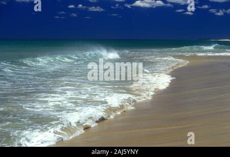 WAVES ROLLING INTO SHORE ON KAWANA BEACH ON THE SUNSHINE COAST, QUEENSLAND, AUSTRALIA. Stock Photo