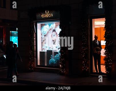 Louis Vuitton Store On Via Monte Napoleone Milan Stock Photo - Download  Image Now - 2015, Business Finance and Industry, Christmas - iStock