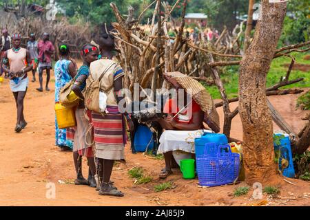 Banna people, Omo valley, Naciones, Ethiopia, Africa Stock Photo