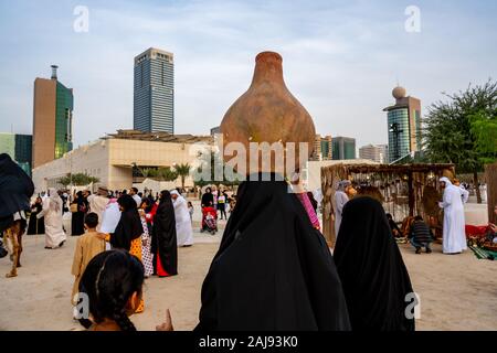 Arabian woman in traditional dress (Abaya) - Emirati dress - traditional and heritage celebrations | vintage and history Stock Photo