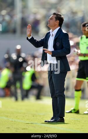 Vincenzo Montella head coach of ACF Fiorentina reacts during the ...