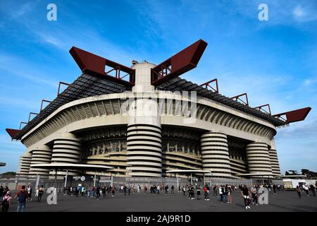 Milan, Italy. 21 September, 2019: General view of Giuseppe Meazza stadium, also knows as San Siro, ahead of the Serie A football match between AC Milan and FC Internazionale. FC Internazionale won 2-0 over AC Milan. Credit: Nicolò Campo/Alamy Live News Stock Photo