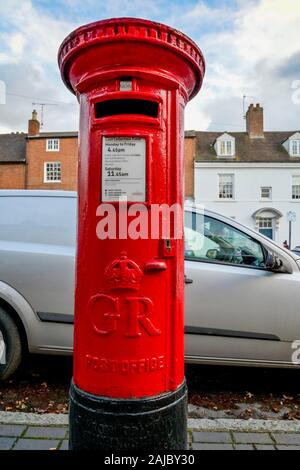 King George, era, GR,  red pillar box, Post Office letter box, Warwick, Warwickshire, England, UK Stock Photo