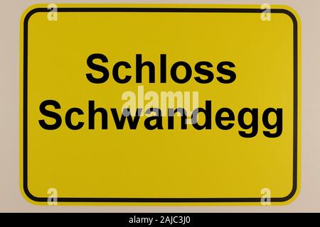 Illustration eines Ortseingangsschildes mit dem Schriftzug 'Schloss Schwandegg' Stock Photo