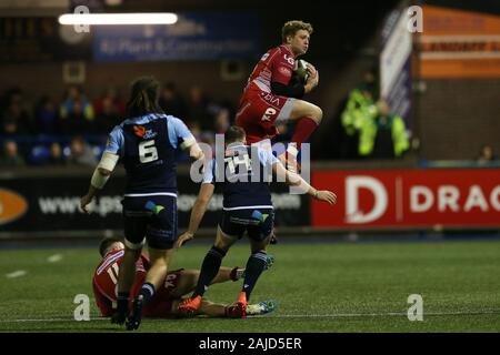 Cardiff, UK. 03rd Jan, 2020. Angus OÕBrien of the Scarlets jumps and catches a high ball. Guinness Pro14 rugby match, Cardiff Blues v Scarlets at the BT Sport Cardiff Arms Park in Cardiff on Friday 3rd January 2020. this image may only be used for Editorial purposes. Editorial use only. pic by Andrew Orchard/Andrew Orchard sports photography/Alamy Live news Credit: Andrew Orchard sports photography/Alamy Live News Stock Photo