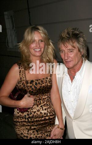 Rod Stewart and fiancee Penny Lancaster in Paris November 2005 Stock ...