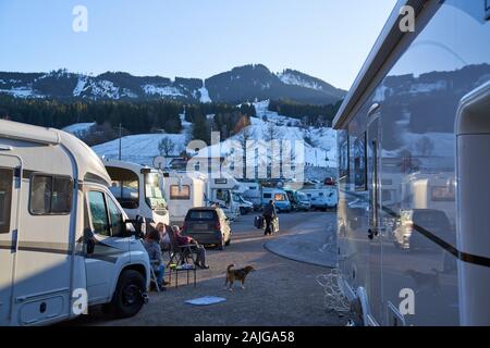 Ski arena Alpspitzbahn  January 02, 2020 in Nesselwang, Germany. Lack of snow due to warm weather and skiing on wintersport artificial snow at Ski arena Alpspitzbahn  January 02, 2020  in Nesselwang, Bavaria, Germany. © Peter Schatz / Alamy Live News Stock Photo