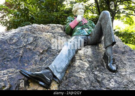 The Oscar Wilde Memorial Sculpture in Merrion Square in Dublin, Ireland Stock Photo