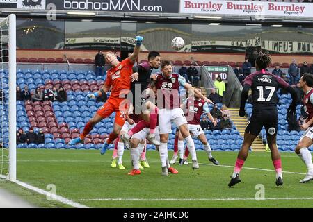 Burnley, UK. 04th Jan, 2020. Burnley Goalkeeper Joe Hart looks to punch the ball clear but misses. The Emirates FA cup, 3rd round match, Burnley v Peterborough Utd at Turf Moor in Burnley, Lancashire on Saturday 4th January 2020. this image may only be used for Editorial purposes. Editorial use only, license required for commercial use. No use in betting, games or a single club/league/player publications. pic by Chris Stading/Andrew Orchard sports photography/Alamy Live news Credit: Andrew Orchard sports photography/Alamy Live News Stock Photo