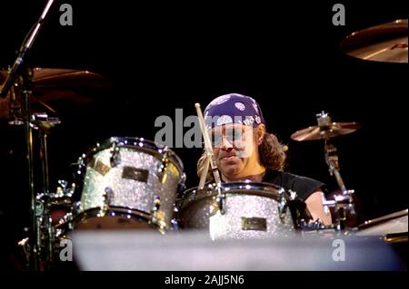 Milan Italy 23 October 2000 Live concert of Deep Purple & Romanian Philarmonic Orchestra + Ronnie James Dio at the Fila Forum Assago : Ian Paice during the concert Stock Photo