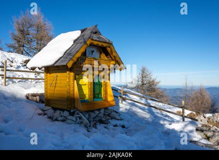 Uršlja gora, Slovenia - January 2, 2020; Apiary honey bee house. Wooden home for bees high in the mountains in winter time. On the sunny and cold day. Stock Photo