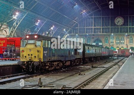 A class 31 diesel locomotive number 31427 waits to depart from London St Pancras station with a train of mail vans on the 25th March 1992. Stock Photo