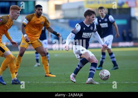 London, UK. 04th Jan, 2020. Connor Mahoney of Millwall (r) in action during The Emirates FA Cup 3rd round match, Millwall v Newport County at the Den in London on Sunday 4th January 2020. this image may only be used for Editorial purposes. Editorial use only, license required for commercial use. No use in betting, games or a single club/league/player publications. pic by Tom Smeeth/Andrew Orchard sports photography/Alamy Live news Credit: Andrew Orchard sports photography/Alamy Live News Stock Photo