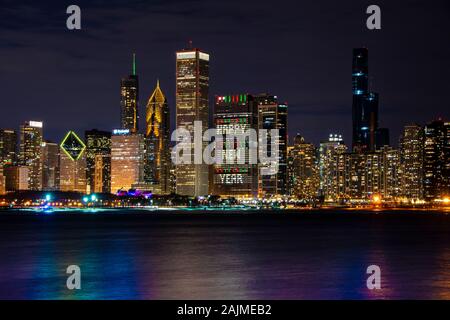 Chicago, Illinois, United States - January 01, 2020: Happy New Year wishes displayed on Blue Cross Blue Shield Tower in Chicago using the buildings in Stock Photo
