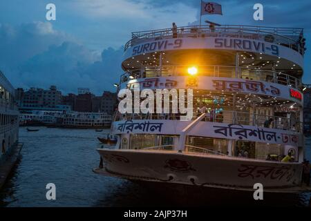 Vessels anchored at the Sadarghat Launch Terminal in Dhaka, Bangladesh. Stock Photo