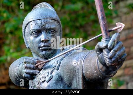 Robin Hood statue, Nottingham, East Midlands, England, UK, Europe