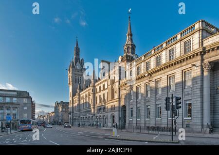 ABERDEEN CITY SCOTLAND ABERDEEN TOWN HOUSE SHERIFF COURT AND TOLBOOTH MUSEUM IN CASTLE STREET Stock Photo