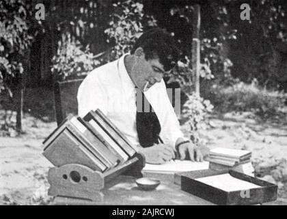 JACK LONDON (1876-1916) American novelist at his home in Glen Ellen, California, about 1914 Stock Photo