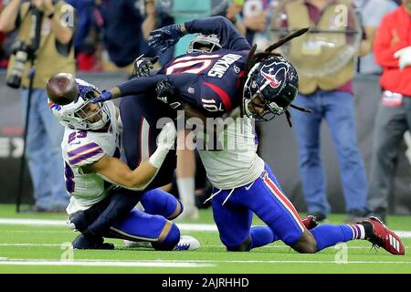 Buffalo Bills safety Micah Hyde (23) warms up before a preseason NFL  football game against the Green Bay Packers in Orchard Park, N.Y.,  Saturday, Aug. 28, 2021. (AP Photo/Adrian Kraus Stock Photo - Alamy