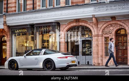 A Porsche 911 Targa 4GTS in front of Lanvin Ladies Boutique, Mayfair, London. Stock Photo