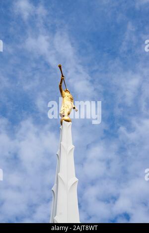 Golden angel statue on top of Bastille Monument, Paris, France Stock Photo - Alamy