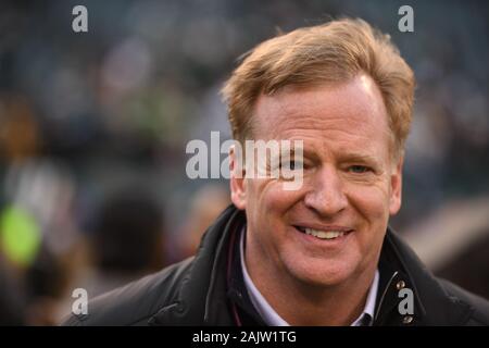 Philadelphia, PA, USA. 05th Jan, 2020. The NFL Commissioner Roger Goodell walks the sideline prior to the NFC wild card matchup between the Seattle Seahawks and the Philadelphia Eagles at Lincoln Financial Field in Philadelphia, PA. Credit: csm/Alamy Live News Stock Photo