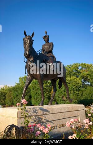 Bronze statue of the queen Elizabeth II riding her horse Burmese (by Susan Velder), Wascana Centre in Regina, Saskatchewan, Canada Stock Photo