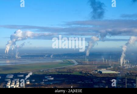 Polluting smoke drifting south in winter sun, from Fiddlers Ferry Coal Power Station, Merseyside, North West England, UK Stock Photo