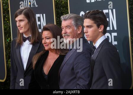 Beverly Hills, Los Angeles, USA. 05th Jan, 2020. Paris Brosnan (l-r), Pierce Brosnan, Keely Shaye-Smith and Dylan Brosnan attend the 77th Annual Golden Globe Awards, Golden Globes, at Hotel Beverly Hilton in Beverly Hills, Los Angeles, USA, on 05 January 2020. | usage worldwide Credit: dpa picture alliance/Alamy Live News Stock Photo