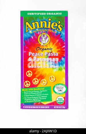 Food Annies organic macaroni and cheese meal box Stock Photo