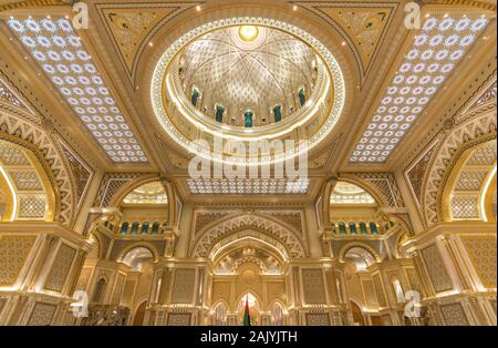 Abu Dhabi, United Arab Emirates: The sumptuous decorations of main hall of Presidential Palace (Qasr Al Watan), Palace of the Nation, interior Stock Photo