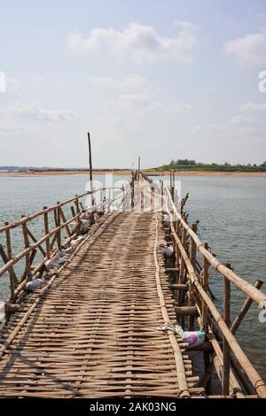 Bamboo bridge connecting Koah Pan to Kampong Cham across the Mekong River in Cambodia Stock Photo