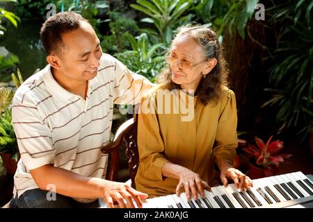 フランス製 トレー cat lady smoking playing piano pianist-with-piano-painting-a-