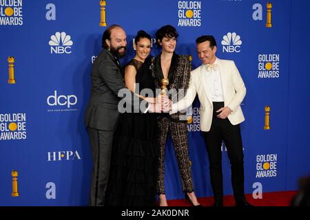 (L-R) Brett Gelman, Sian Clifford, Phoebe Waller-Bridge and Andrew Scott, winners of Best Television Series - Musical or Comedy poses in the press room during the 77th Annual Golden Globe Awards at The Beverly Hilton Hotel on January 05, 2020 in Beverly Hills, California. (Photo by Jose Quintanilla / Sipa USA) Stock Photo