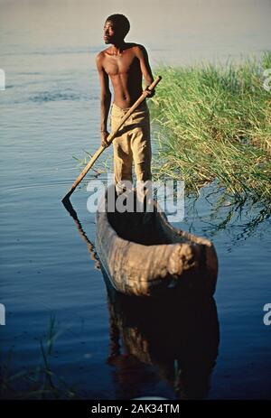 A poler with its traditional Mokoro-boat on the Okawango river, Namibia. (Undated picture) | usage worldwide Stock Photo