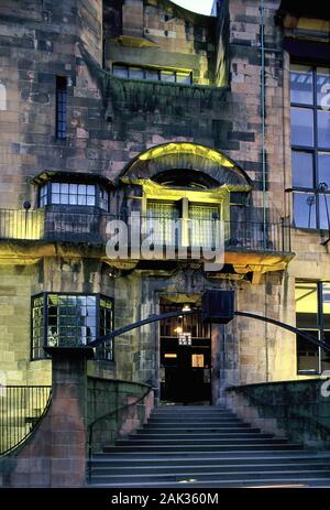 View of the entrance of the Mackintoshs School of Art in Glasgow in Scotland at night. Charles Rennie Mackintosh (1868-1928) was one of the most impor Stock Photo